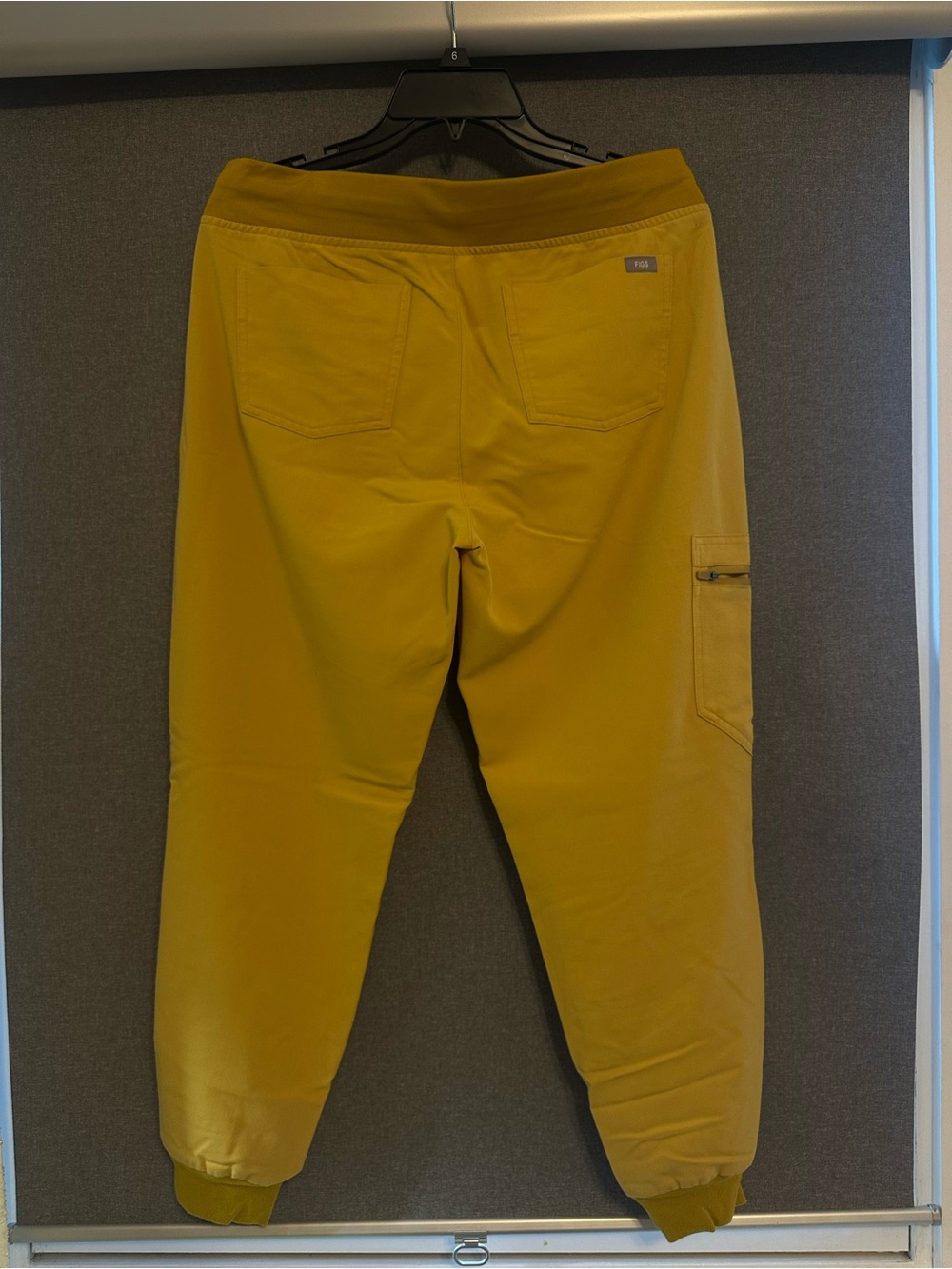 FIGS woman’s Zamora Gold scrub pants - m/p - Picture 2 of 3